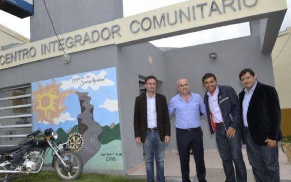 Balcarce: Aparicio supervis� la marcha de programas sociales
