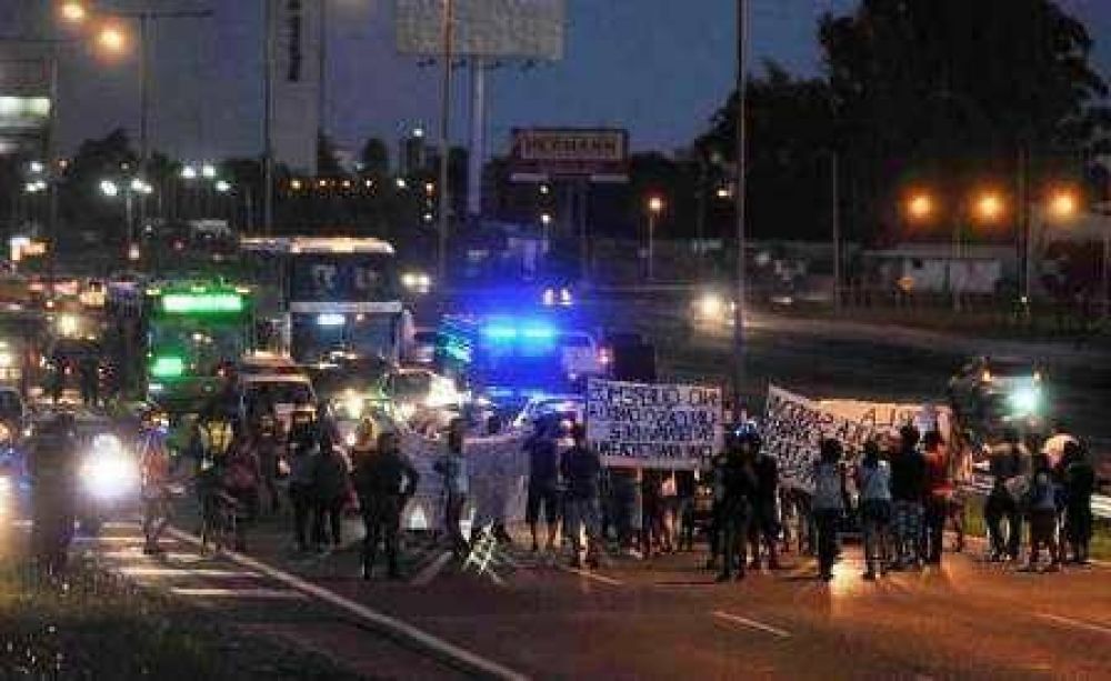 Cortaron Panamericana reclamando la aparici�n de Paula Sanoval 