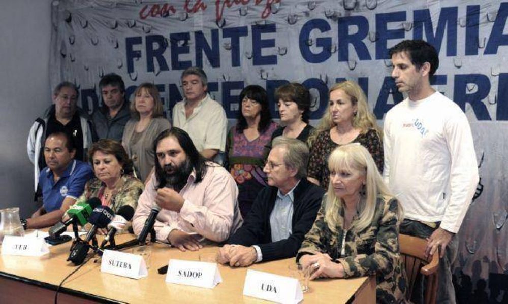 Califican de �llamativa� la continuidad del paro docente