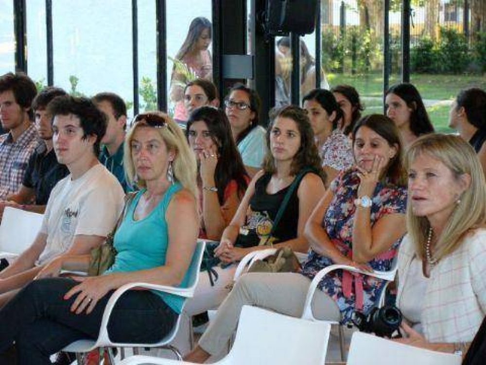 Entregaron certificados del curso de Educaci�n tributaria