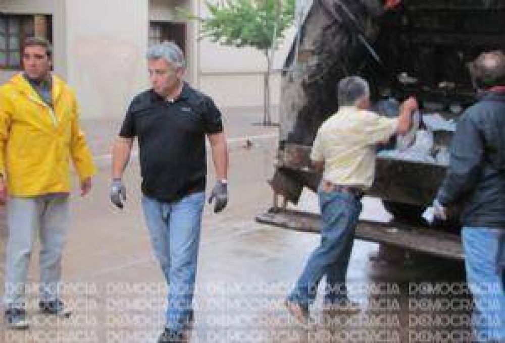 Chacabuco: intendente y funcionarios se encargaron de recolectar la basura