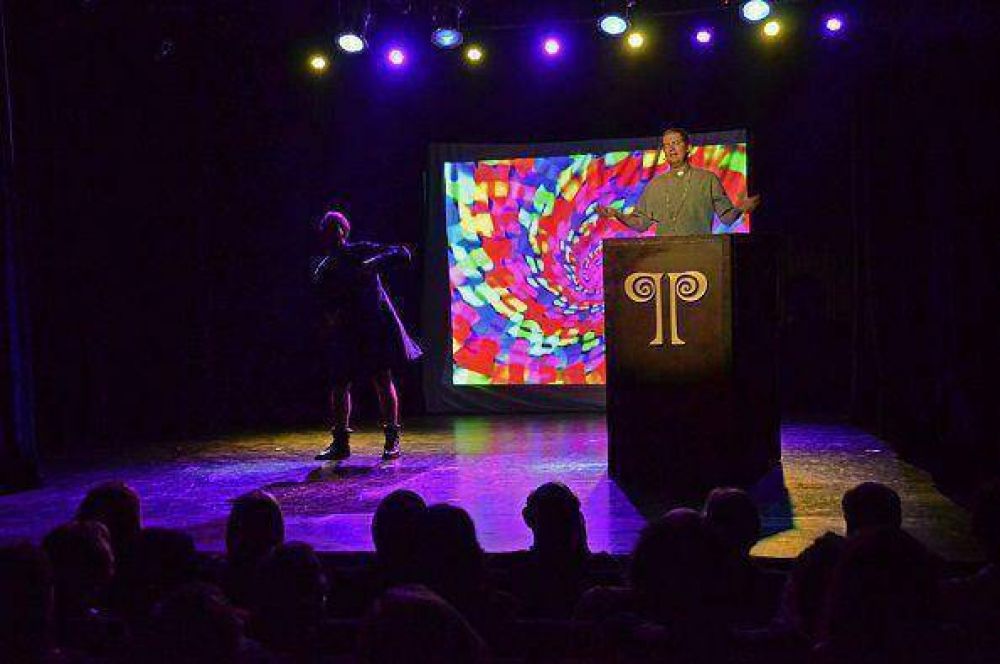Noche de carcajadas y delirio en el Teatro Martinelli con Fabio Alberti