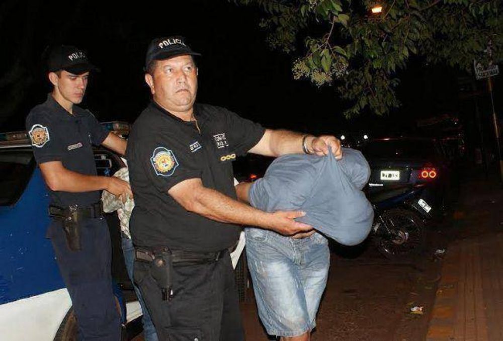 Los pillaron robando whisky y vino