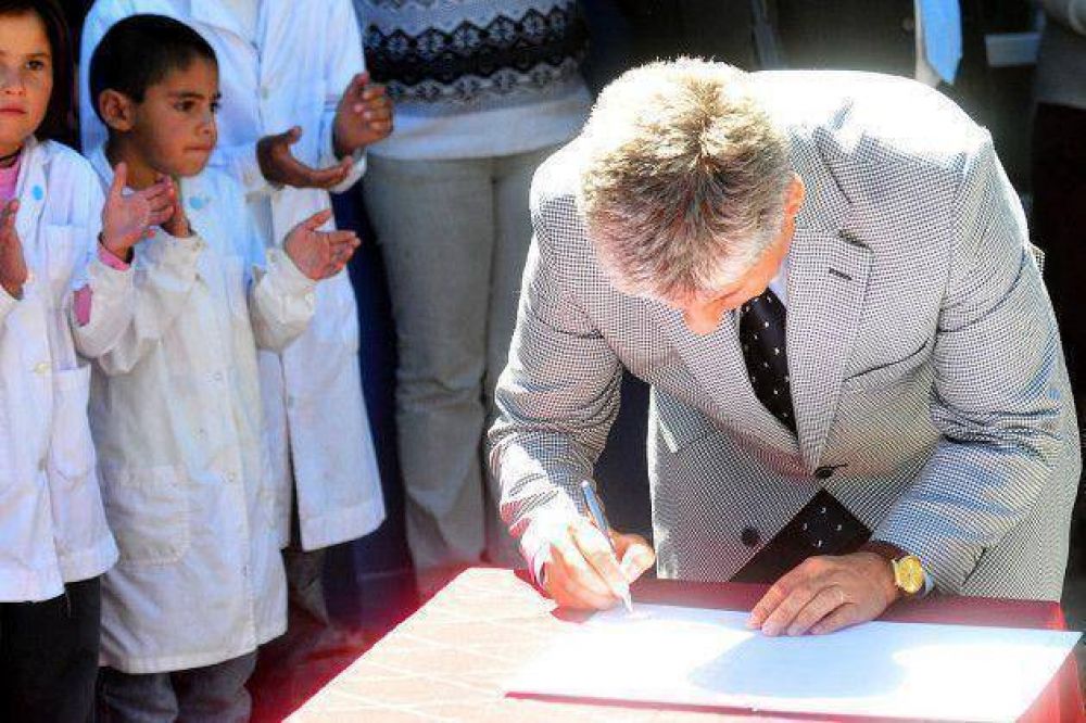 Fuerte impulso a la educaci�n a trav�s de la obra p�blica