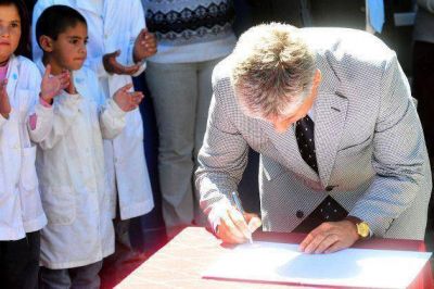 Fuerte impulso a la educaci�n a trav�s de la obra p�blica