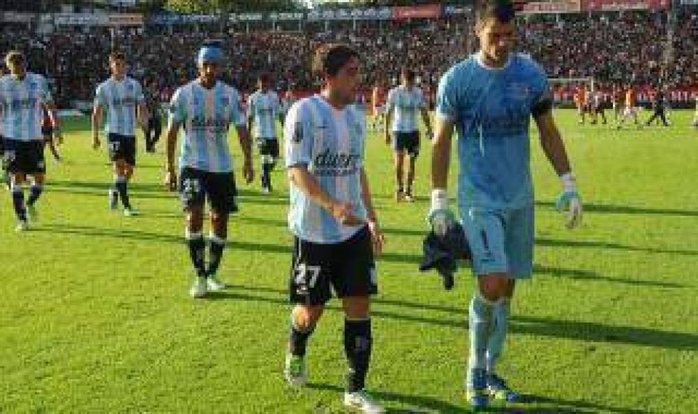 Racing cay� ante Newell's y se hunde en el fondo de la tabla