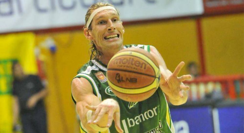 Atenas tropez� en un partido clave