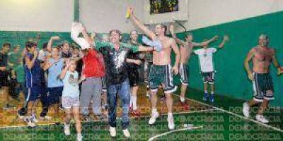 Sarmiento sali� campe�n y ascendi�
