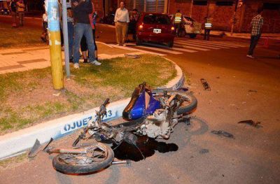 Violento choque en Circunvalaci�n y Trenel