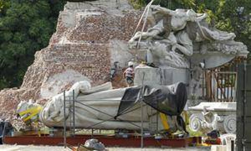 Monumento a Col�n: naufraga sin tierra firme ni destino a la vista