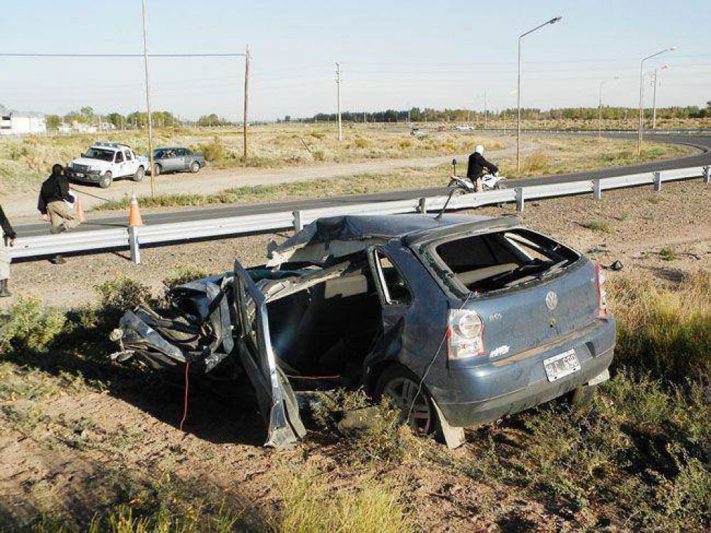 Muri� una joven en cercan�as de 25 de Mayo en un espectacular vuelco