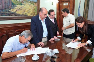 Gremios dicen que la suba del haber m�nimo a $ 6.000 beneficia s�lo al 15% de los docentes