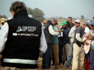 Regresaron a Santiago del Estero los trabajadores esclavizados en un campo de Tandil