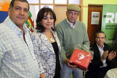 Weretilneck y Pichetto entregaron camioneta 0 Km para el hospital de Luis Beltr�n