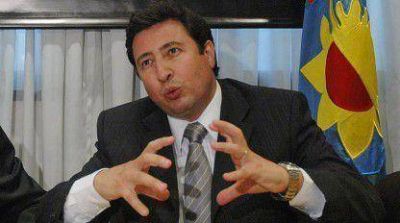 Arroyo advirti� que si el gobierno no desmonta �lentamente� el sistema de pol�tica social �va a generar una guerra civil�