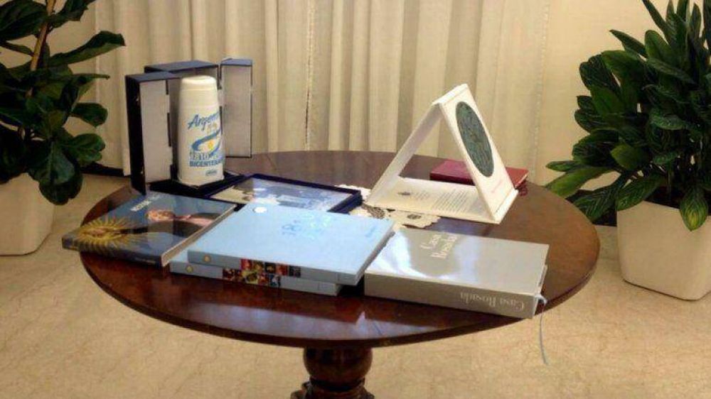 Los regalos de la comisi�n argentina para el Pont�fice