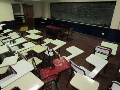 Los docentes bonaerenses contin�an de paro