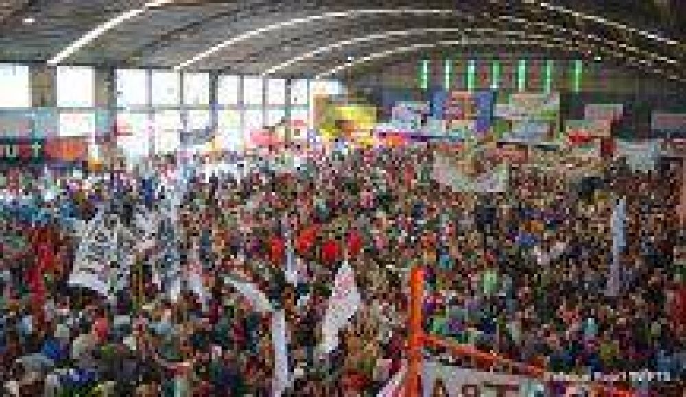 Masivo Encuentro Sindical Combativo exige paro nacional y convoca jornada de cortes y piquetes