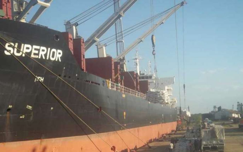 Comenz� el embarque de arroz en bolsa para Irak