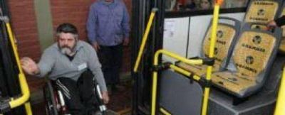 Postergan rampas para discapacitados en coles
