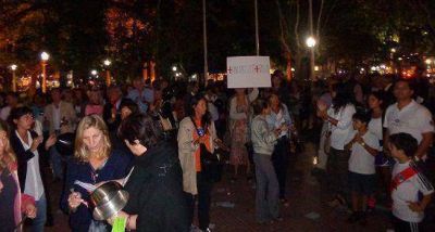 Cacerolazo de vecinos de San Fernando por el aumento de tasas