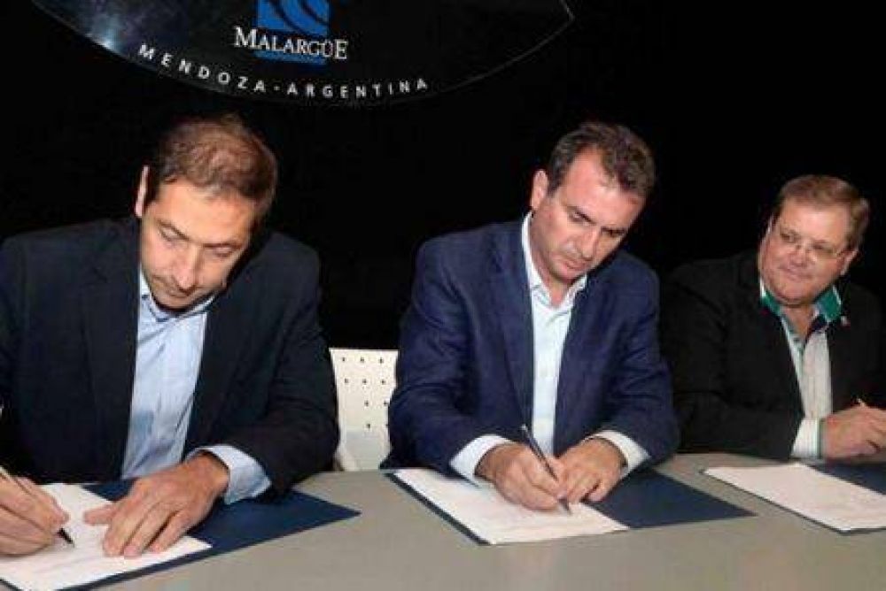 P�rez firm� un convenio para aportar gas a Malarg�e y al sistema nacional