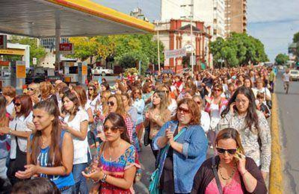 Masiva marcha docente en la novena jornada de huelga