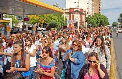 Masiva marcha docente en la novena jornada de huelga