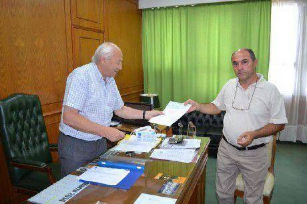 Dos instituciones de Tres Lomas recibieron subsidios