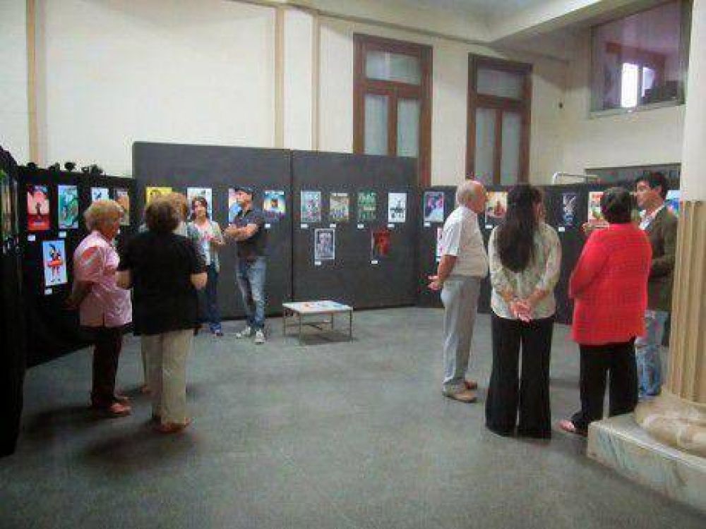 Muestra en Pehuaj�: �Homenaje a afiches de cine�