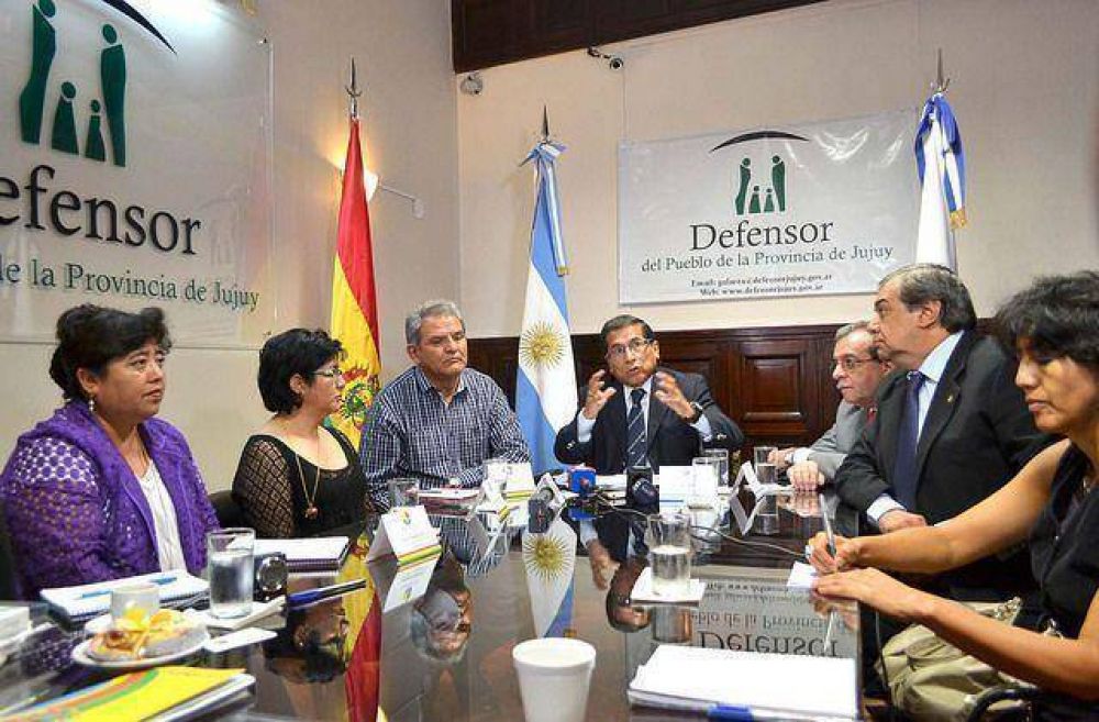 Defensores de Jujuy y Bolivia acordaron cooperaci�n binacional