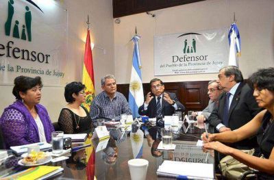 Defensores de Jujuy y Bolivia acordaron cooperaci�n binacional