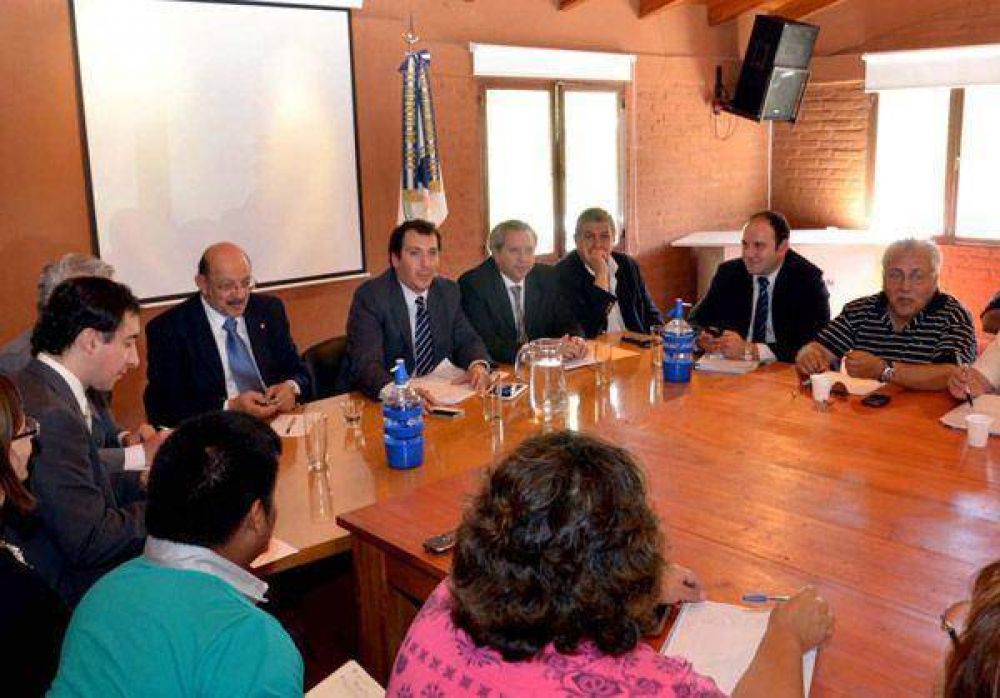 El Gobierno provincial ofreci� una mejora en el piso salarial a los estatales