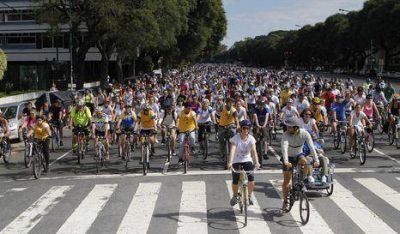 M�s de 4 mil mujeres en bicicleteada solidaria