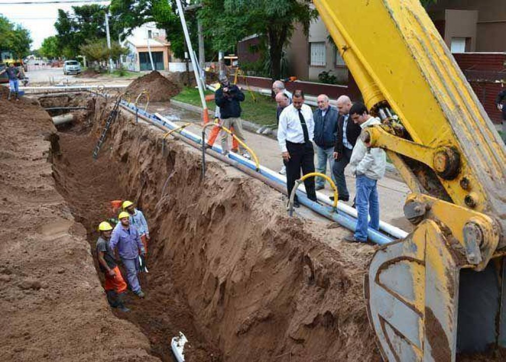 Larra�aga recorri� obra de cloacas en el Butal�