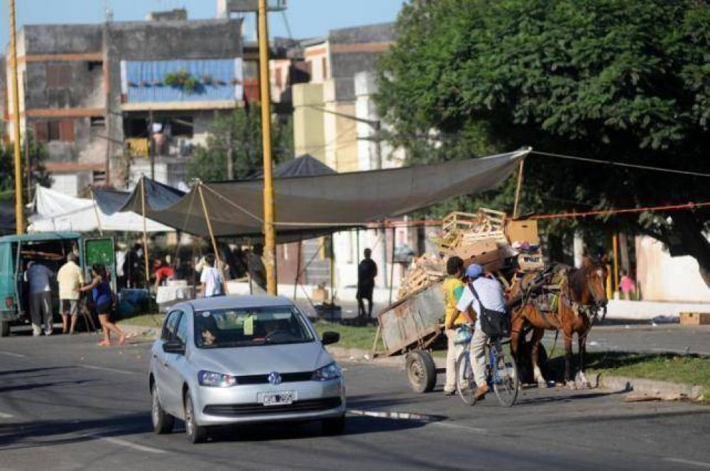 Los puesteros se adue�an de la ruta y la convierten en feria
