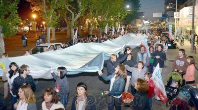 Cerca de 2 mil docentes se movilizaron por el centro de la ciudad