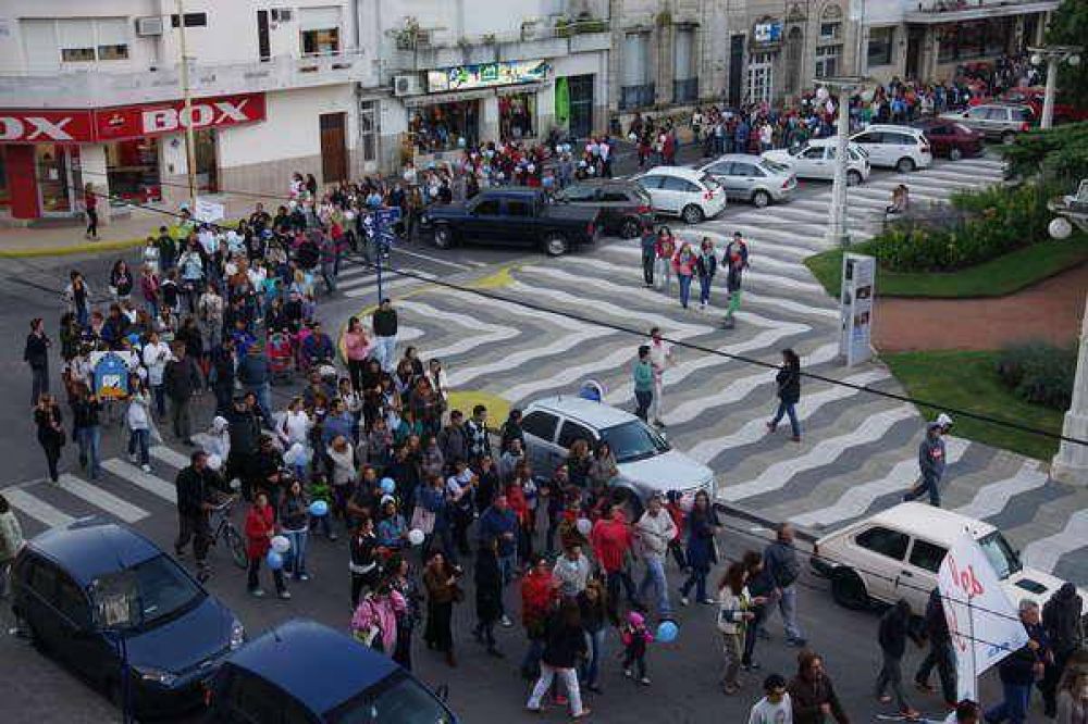 LOS DOCENTES LLEVARON SU PROTESTA AL CENTRO