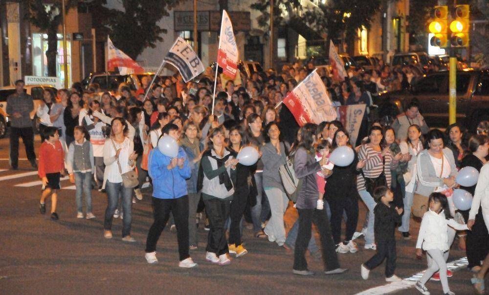 Masiva movilizaci�n docente