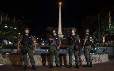 El chavismo militariza la emblem�tica plaza Altamira, pero la protesta sigue