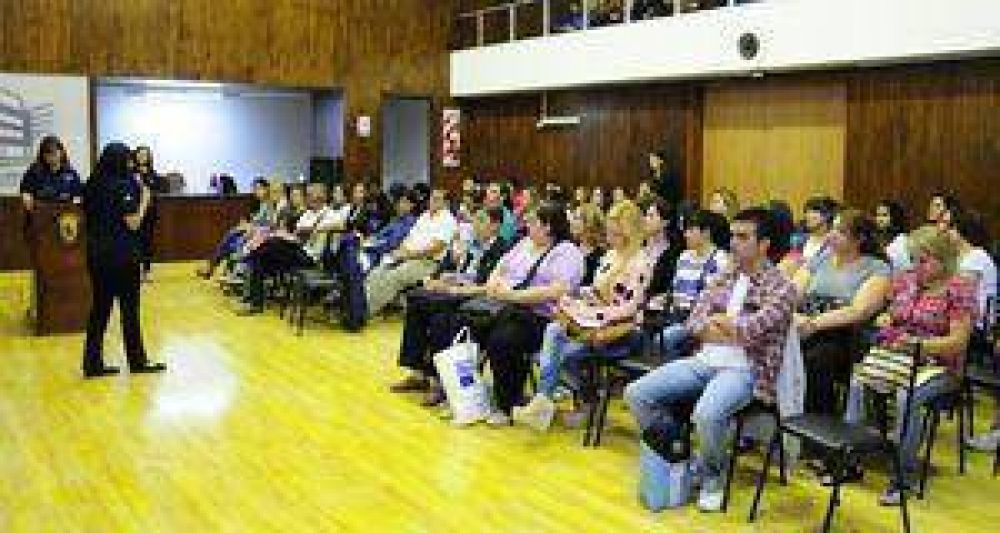 Dictan cursos para saber prevenir en adicciones