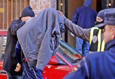 Cinco menores fueron detenidos con bombas molotov