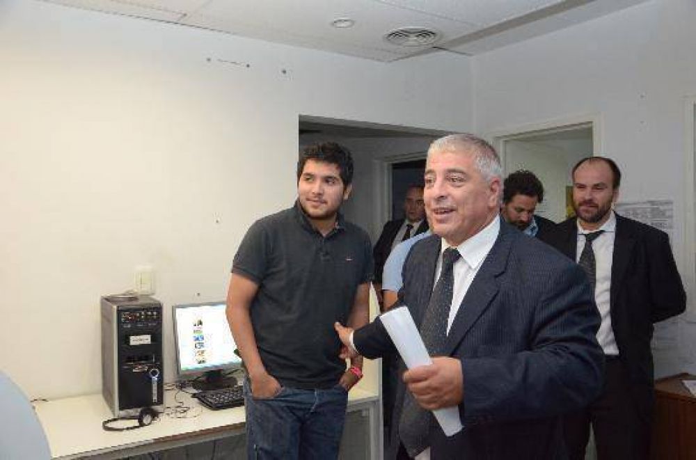 Los trabajadores despedidos de Canal 10 se reunir�n con Galli