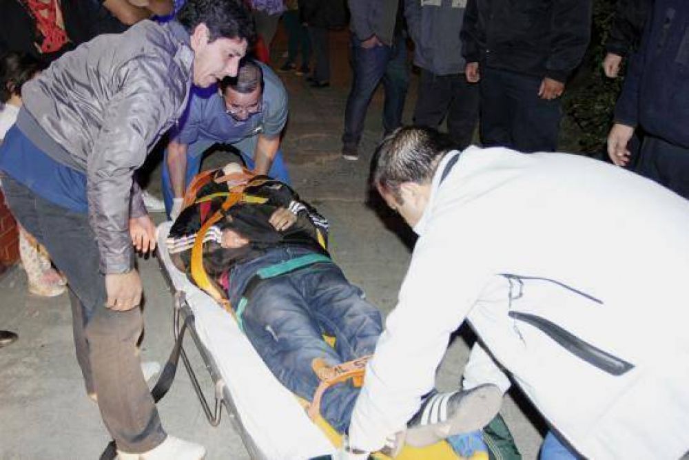 Motociclista hospitalizado tras chocar contra un cami�n