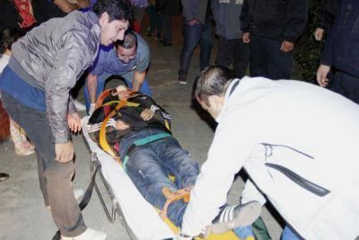 Motociclista hospitalizado tras chocar contra un cami�n