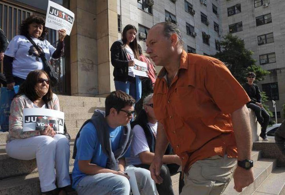 Comenz� el juicio por la Tragedia de Once con insultos para Schiavi