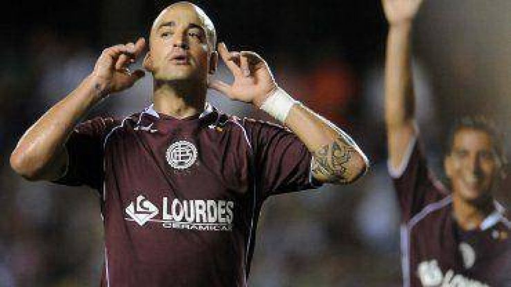 En pleno ataque de Lan�s, Silva se encaprich� y abandon� el juego