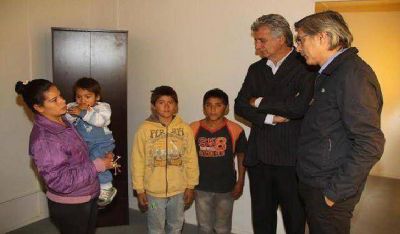 Entregaron m�dulos habitacionales en Rawson