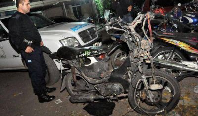 Un menor qued� delicado al chocar en una moto que ser�a robada