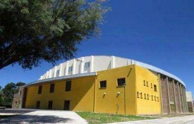Hoy inauguran el polideportivo de J�chal